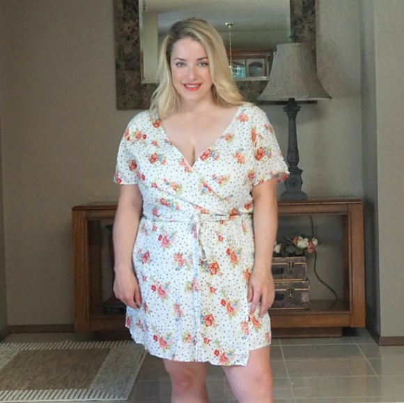 Rosegal Pants - Rosegal white polka dot floral wrap romper NWT 2x